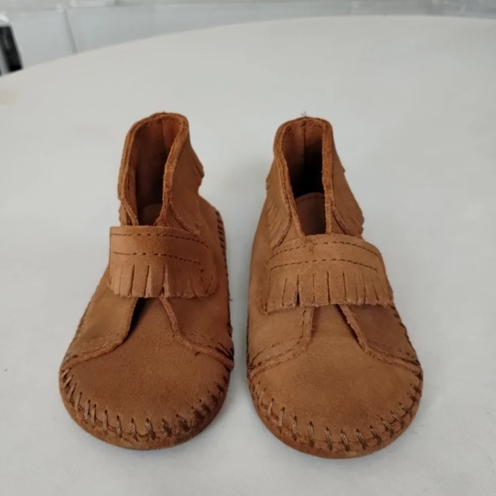 Minnetonka Kids Brown Suede Leather Moccasin Shoes SZ 6 Soft Lightweight Comfy